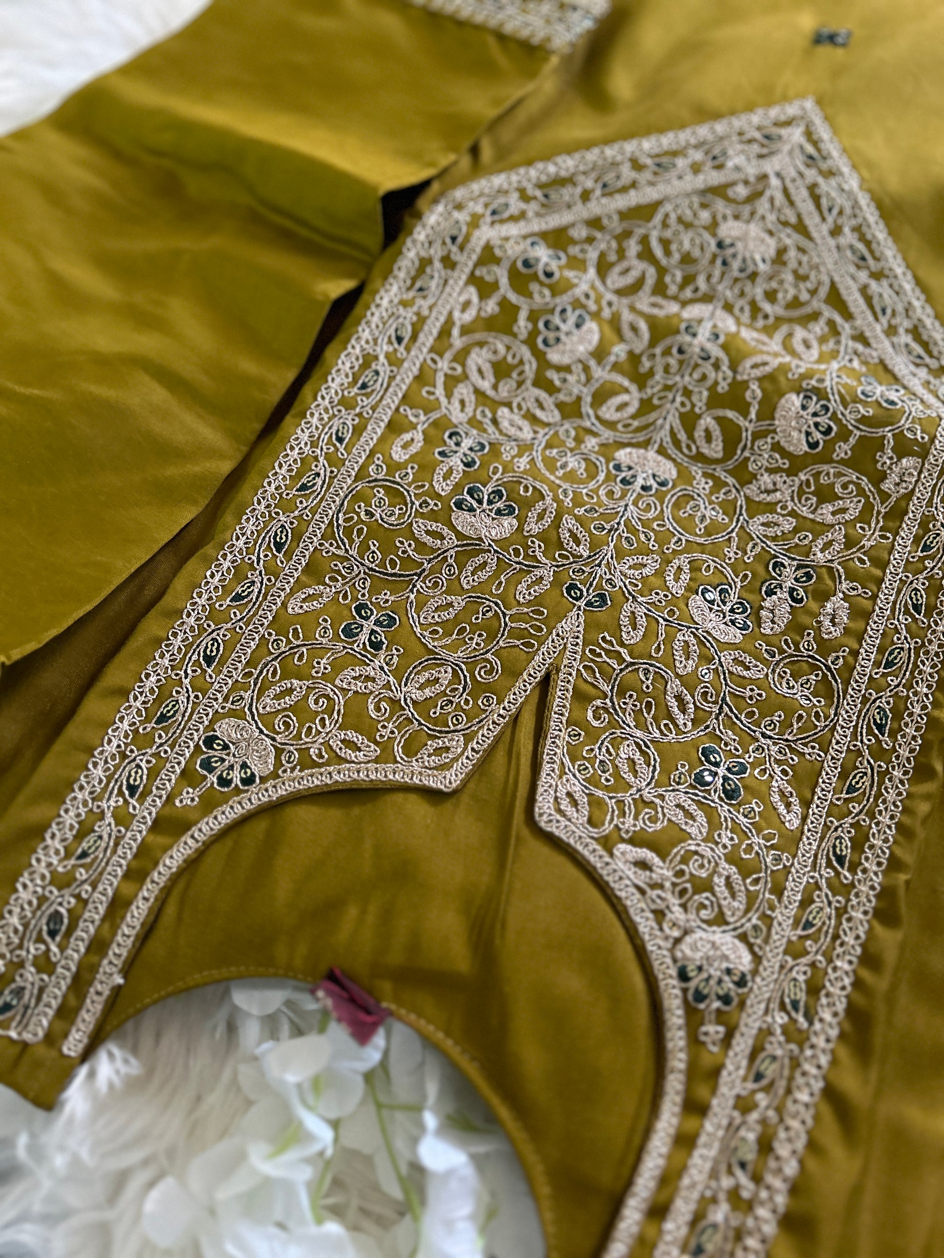 Mehndi Green embroidered kurta set with dupatta - Prisachi Official