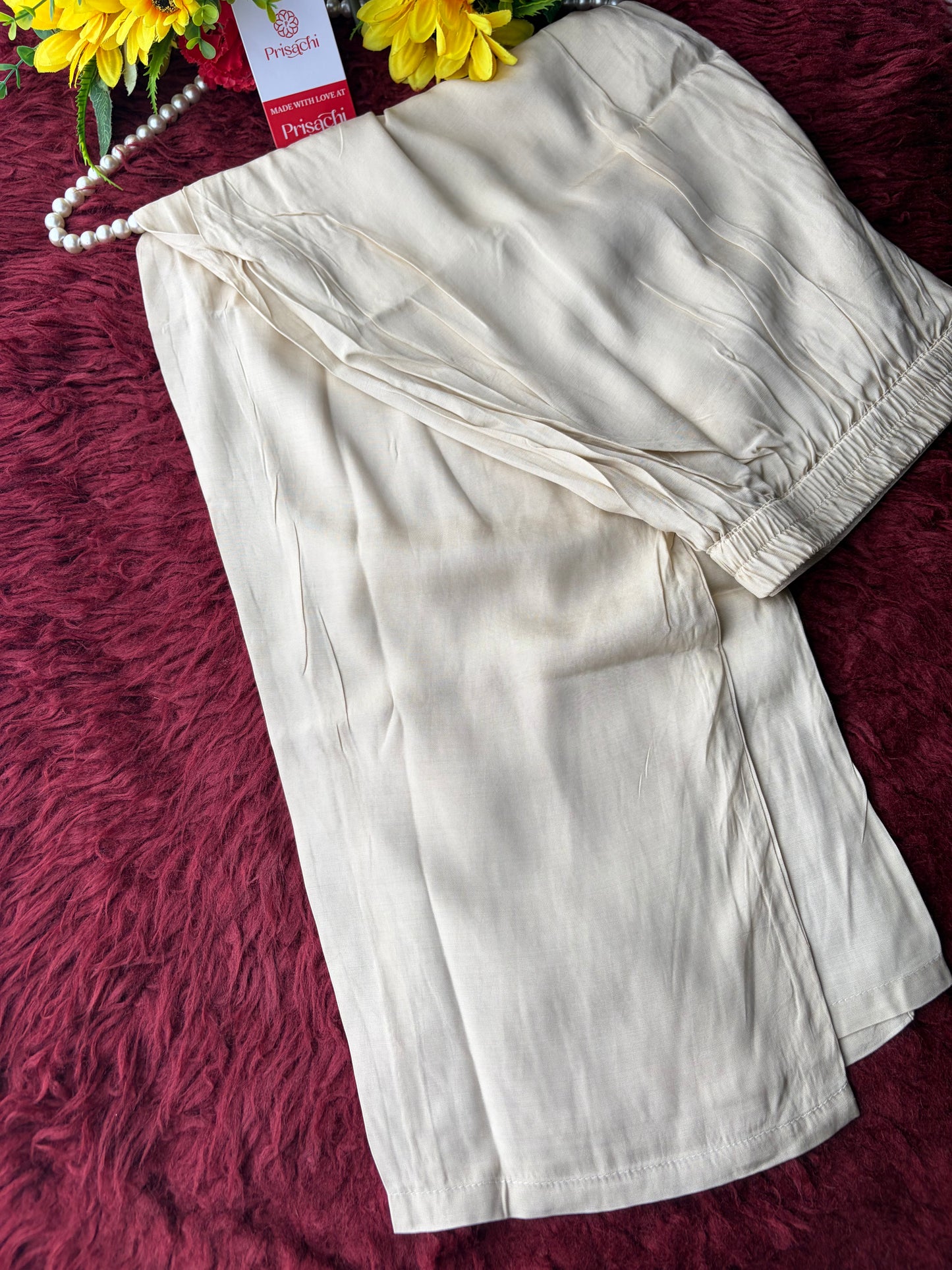Off White Ethnic embroidered kurta set with dupatta