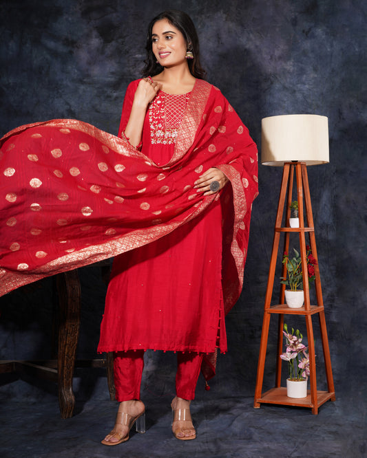 Red Embroidered kurta set with dupatta