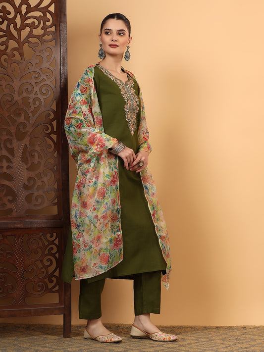 Women Green Designer Embroidered Kurta set with dupatta with Pant