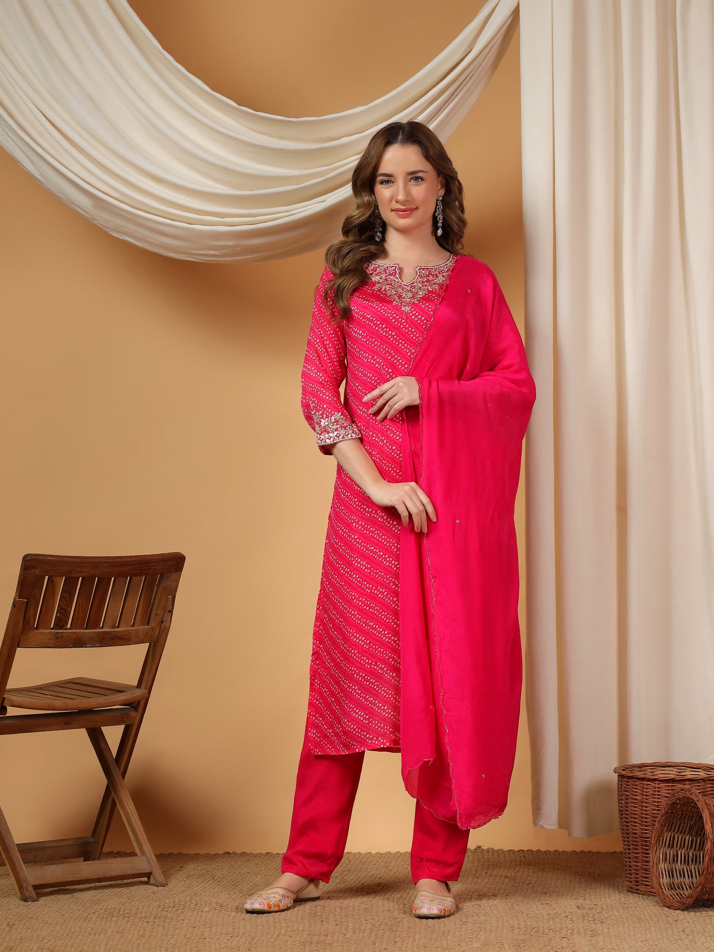 Pink Bandhani Embroidered kurta set with dupatta & Pant