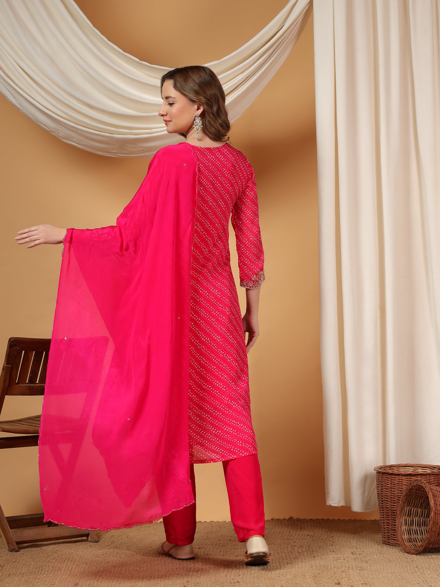 Pink Bandhani Embroidered kurta set with dupatta & Pant