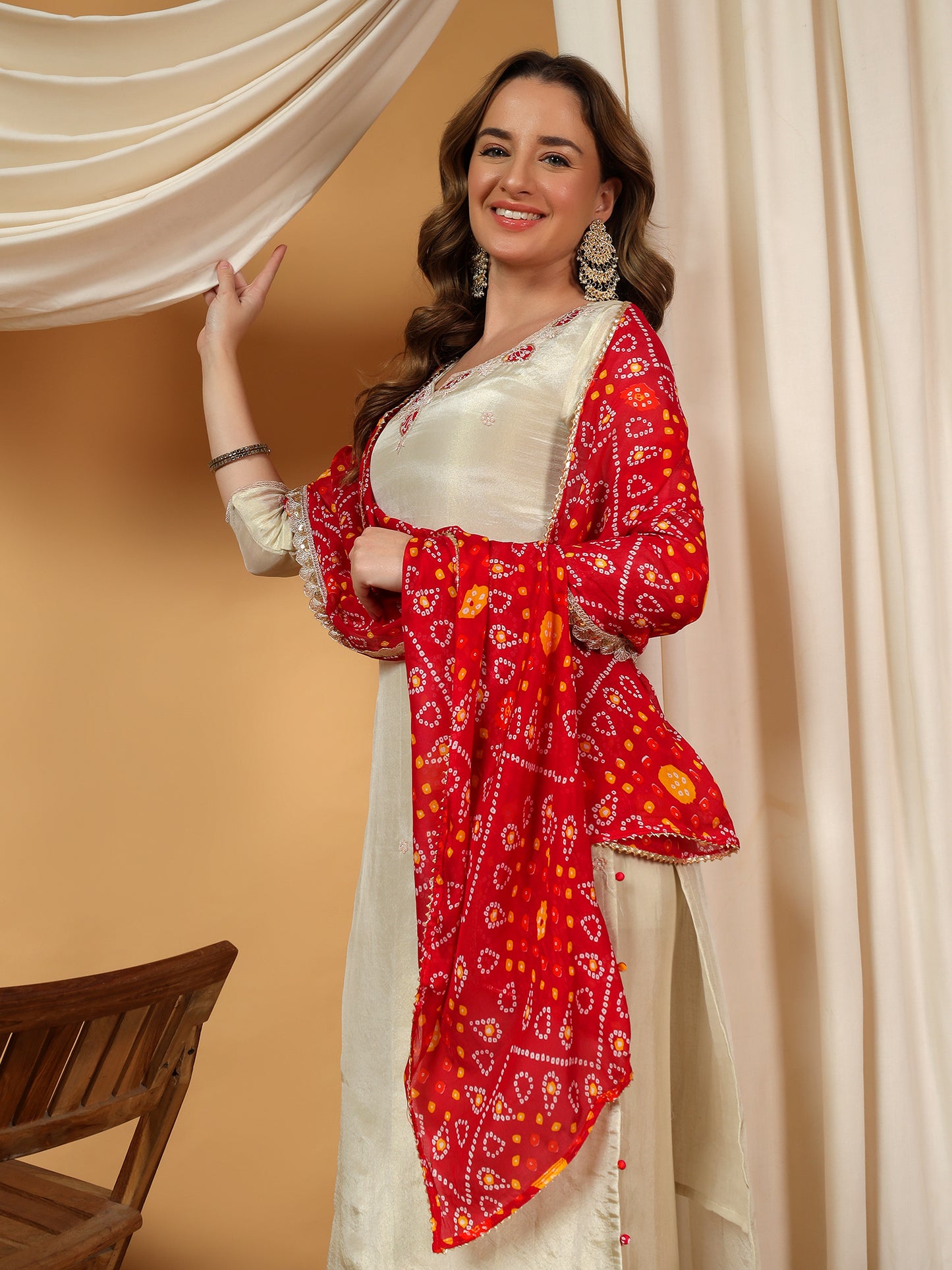 Off White Designer Embroidered Kurta set with dupatta with Pant