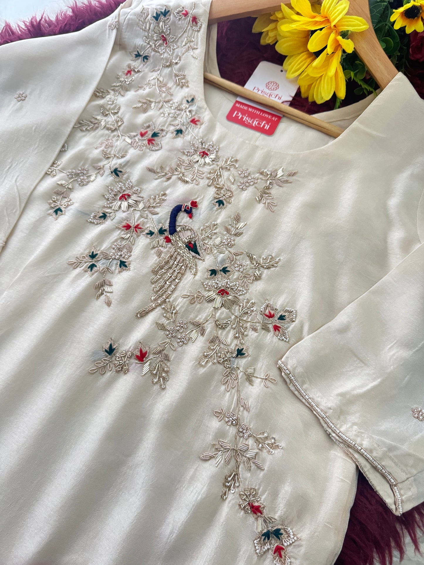 Off White embroidered kurta set with dupatta