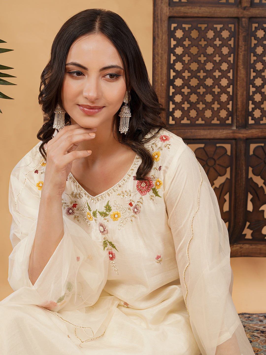 White Floral Thread Embroidered Kurta Set with Dupatta & Pants | Festive Ethnic Wear
