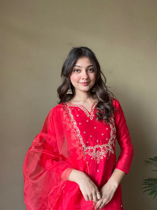 Red embroidered kurta bottom with dupatta with Zardosi work