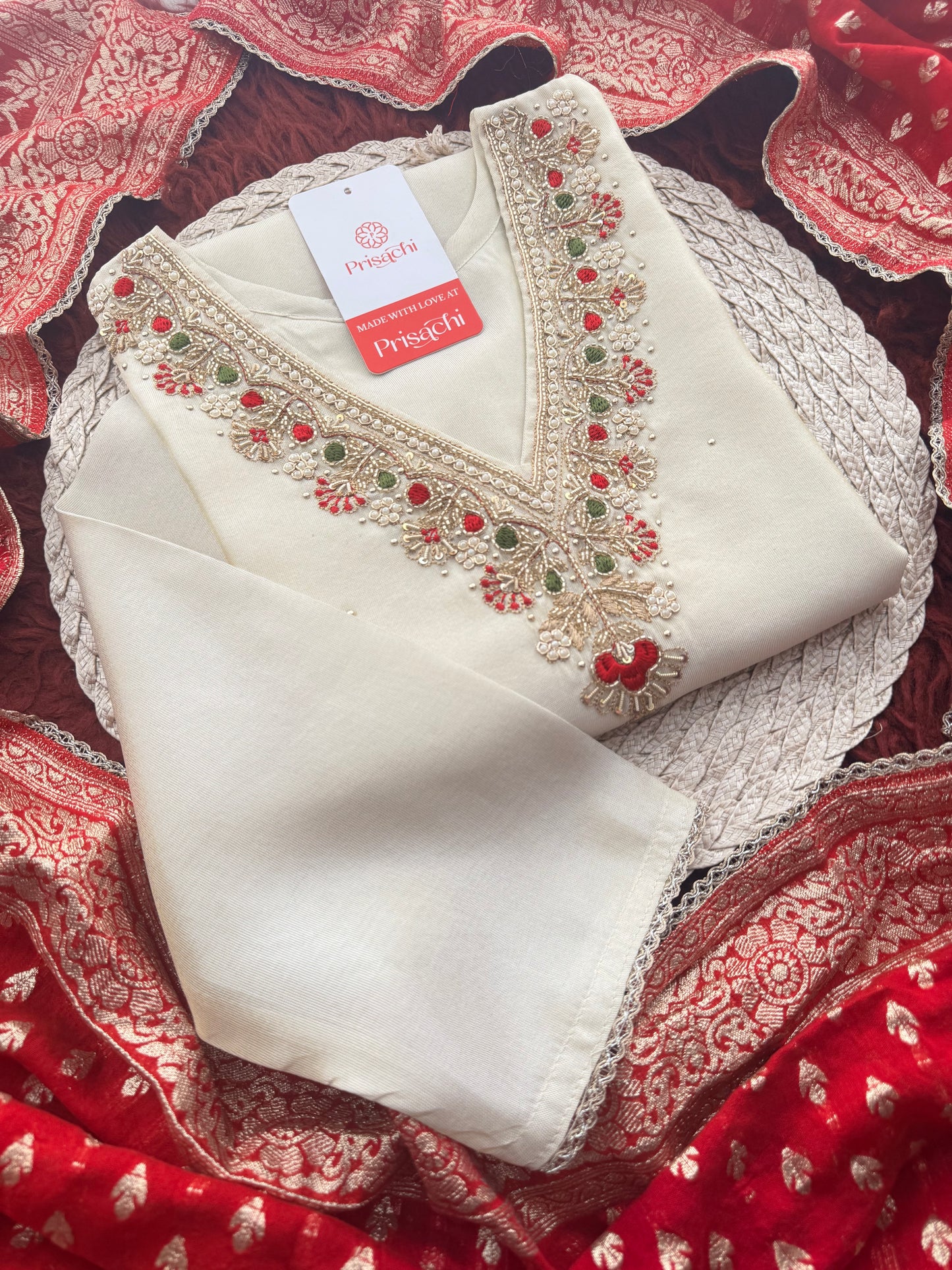 Off White Embroidered kurta set with Dupatta and Pants