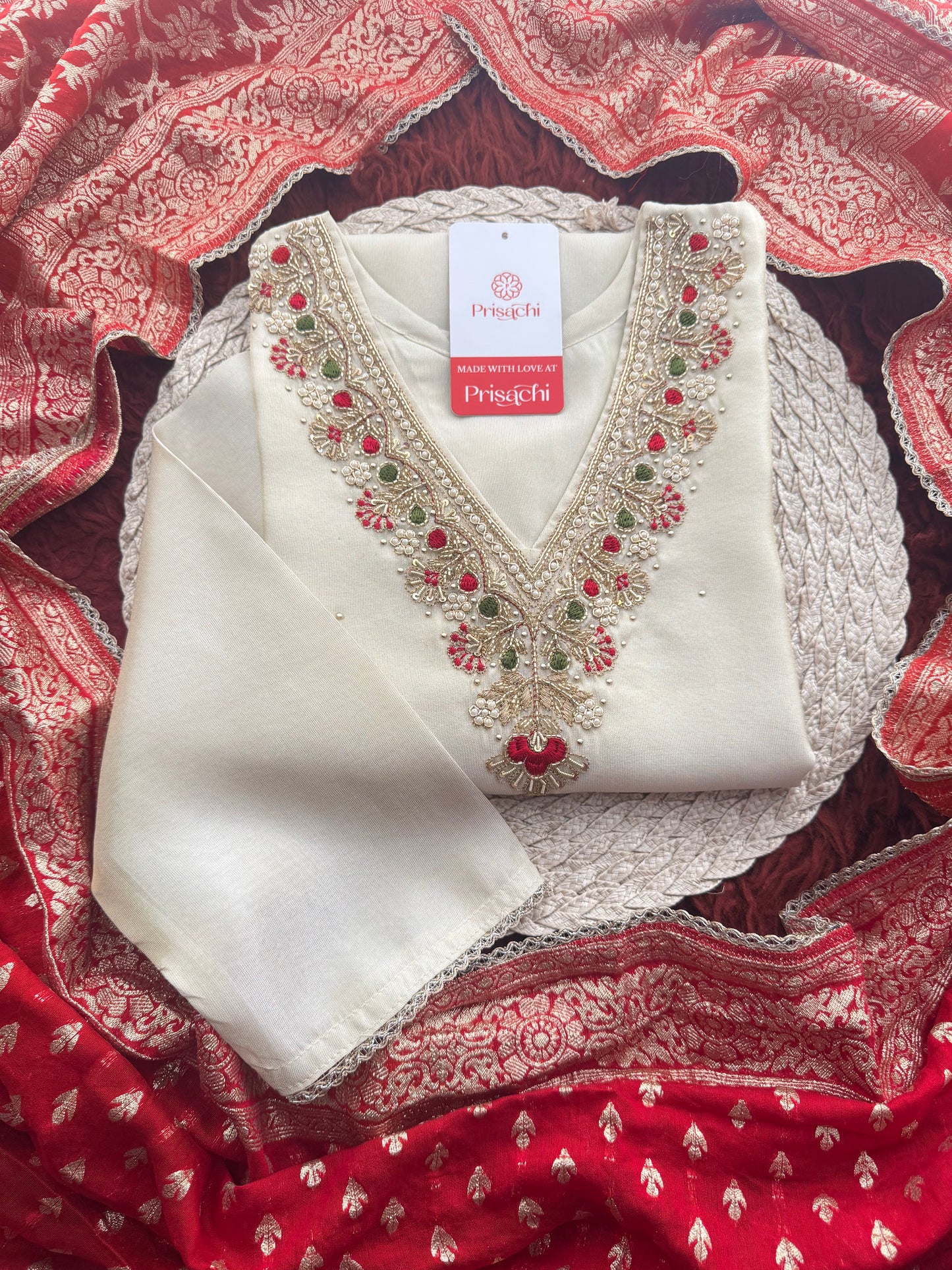 Off White Embroidered kurta set with Dupatta and Pants