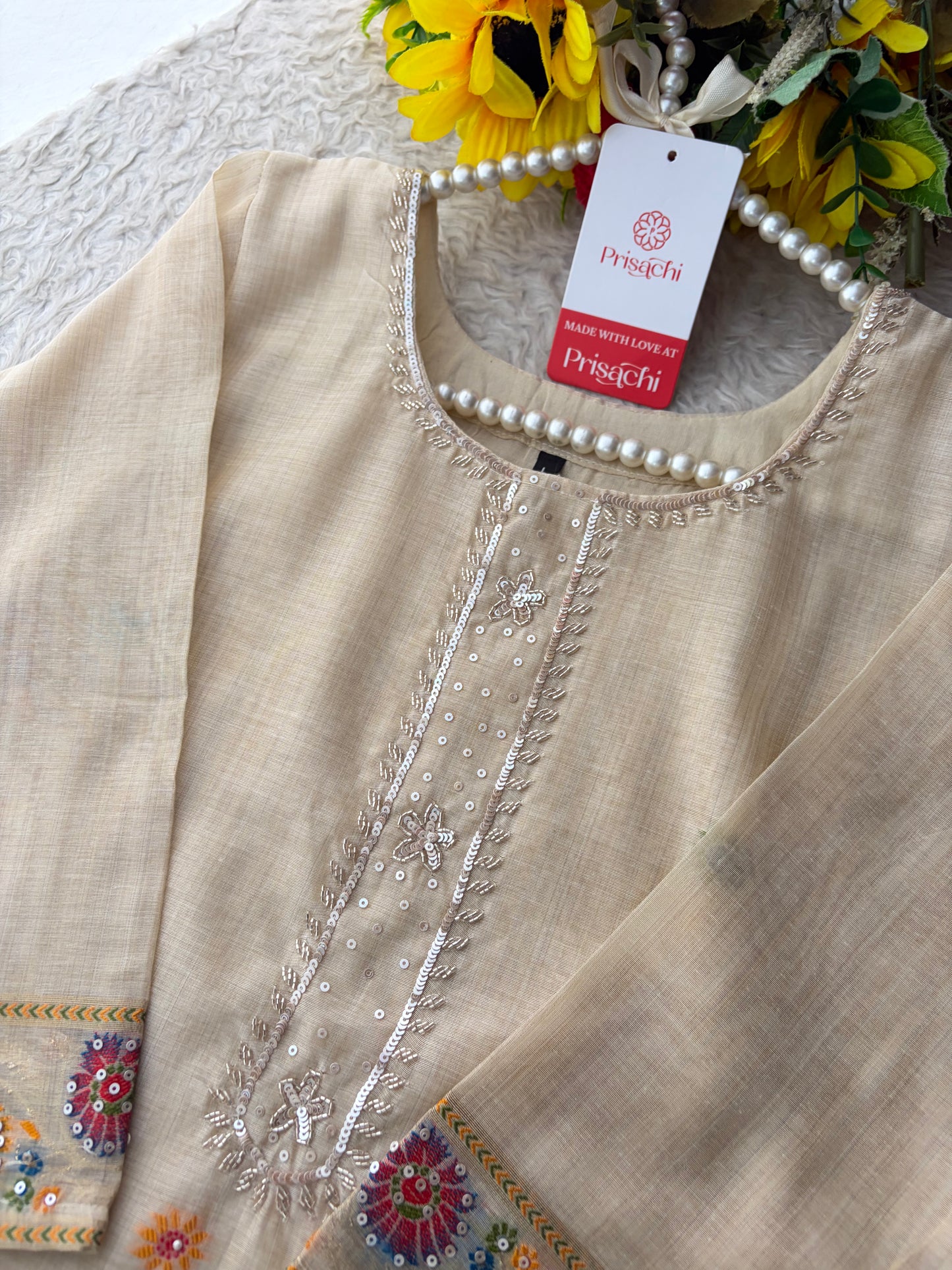 Off White Ethnic embroidered kurta set with dupatta