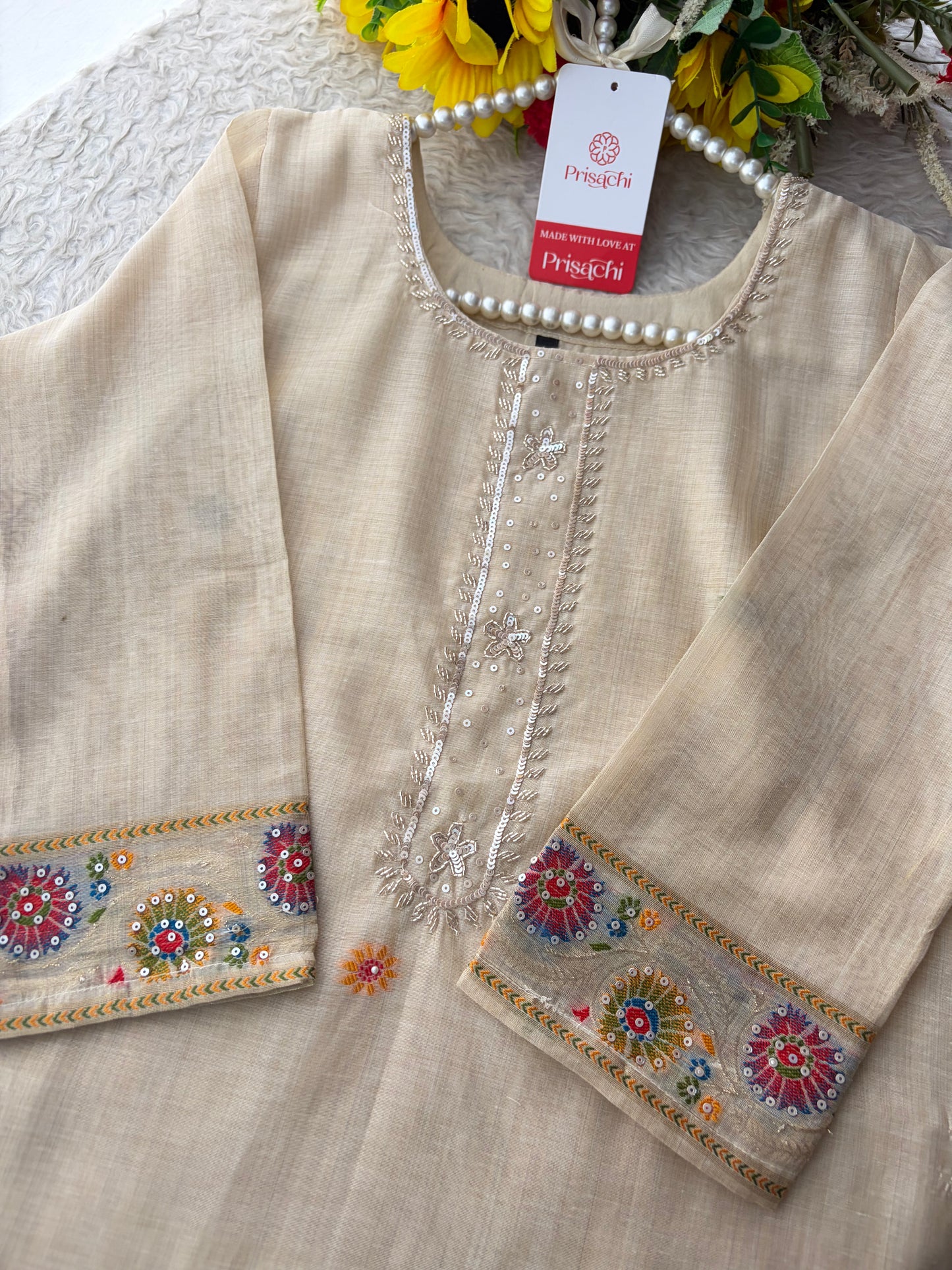 Off White Ethnic embroidered kurta set with dupatta
