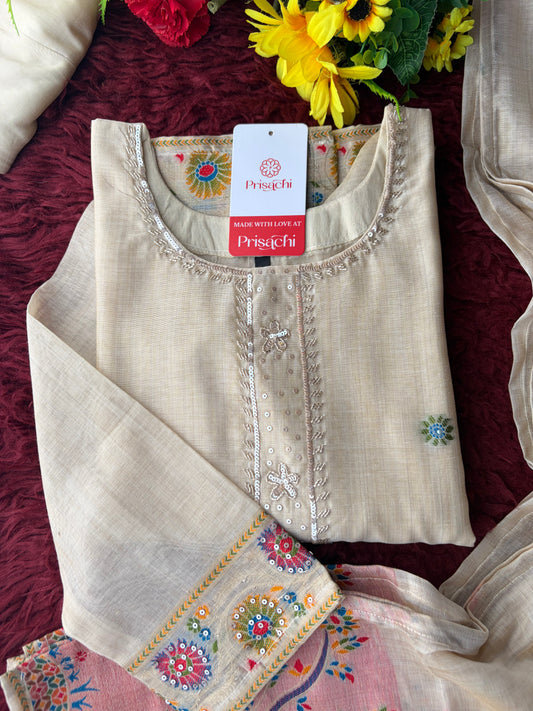 Off White Ethnic embroidered kurta set with dupatta