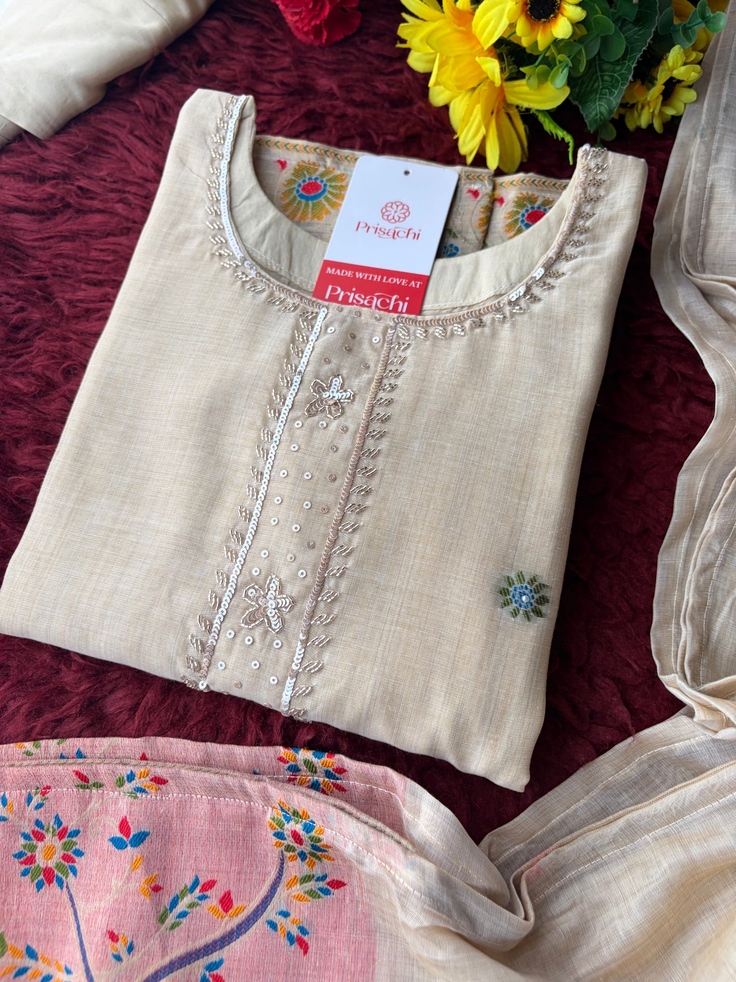 Off White Ethnic embroidered kurta set with dupatta