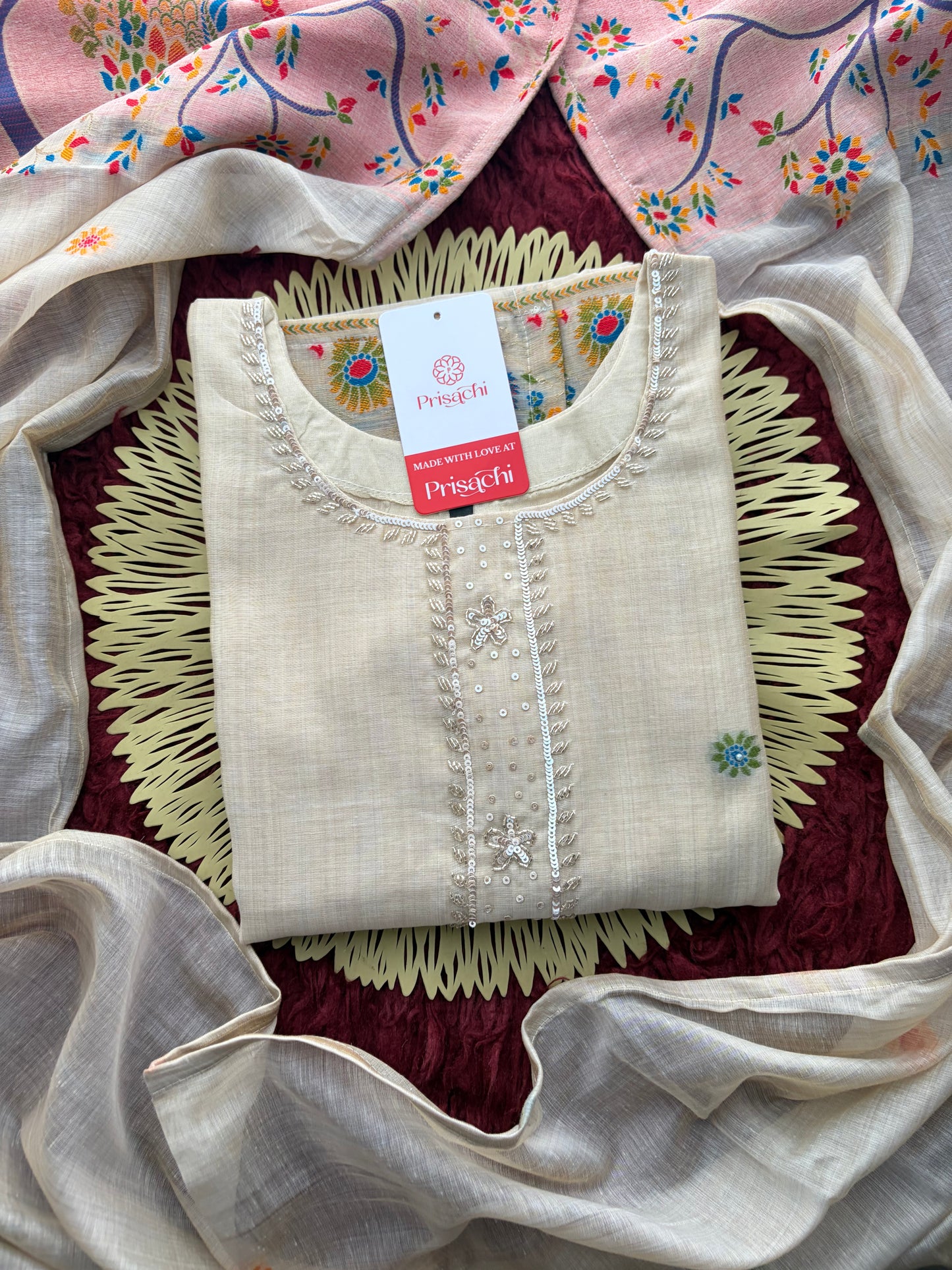 Off White Ethnic embroidered kurta set with dupatta