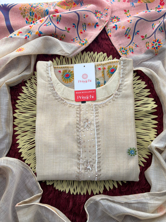Off White Ethnic embroidered kurta set with Dupatta and Pants
