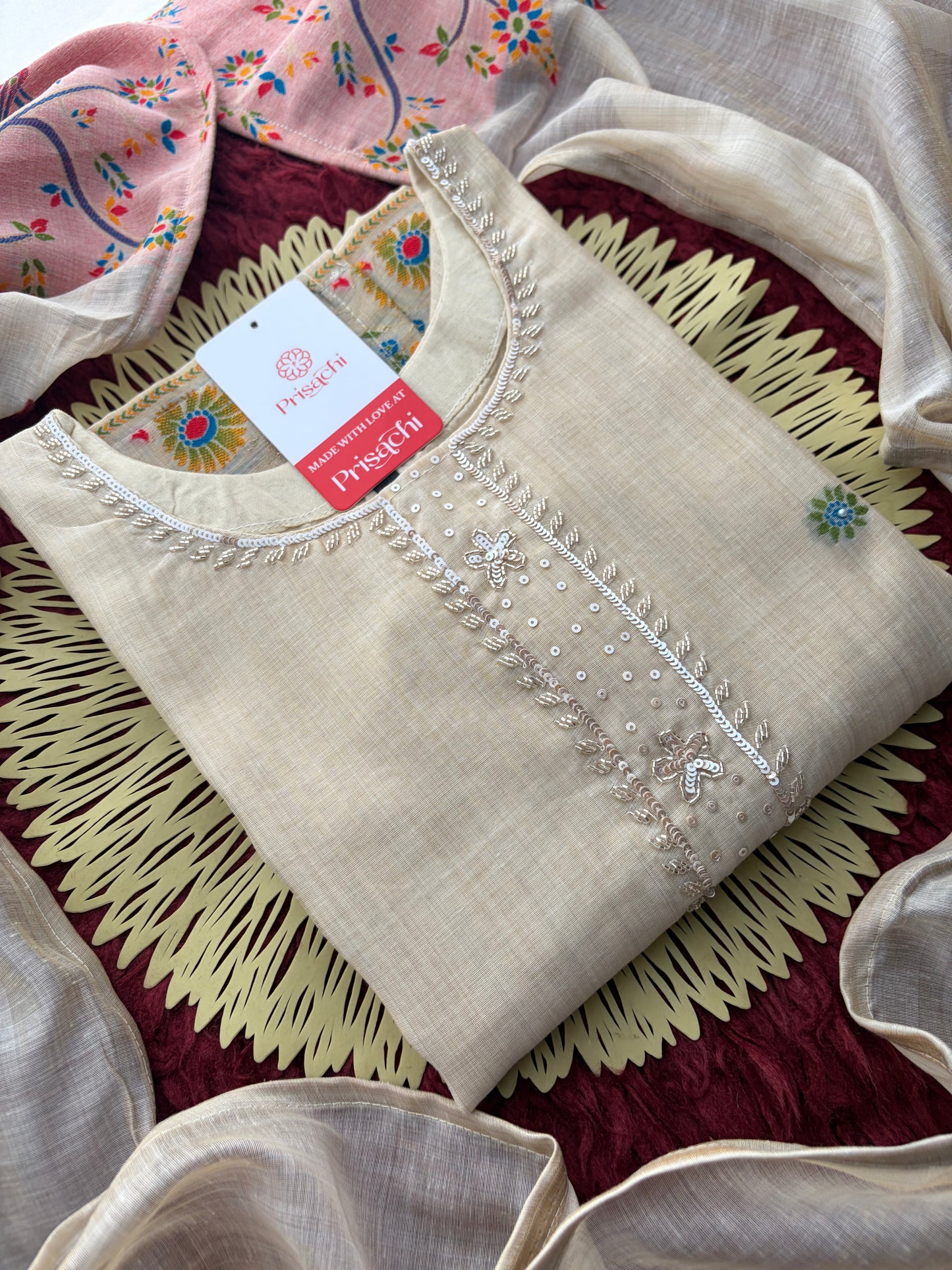 Off White Ethnic embroidered kurta set with dupatta