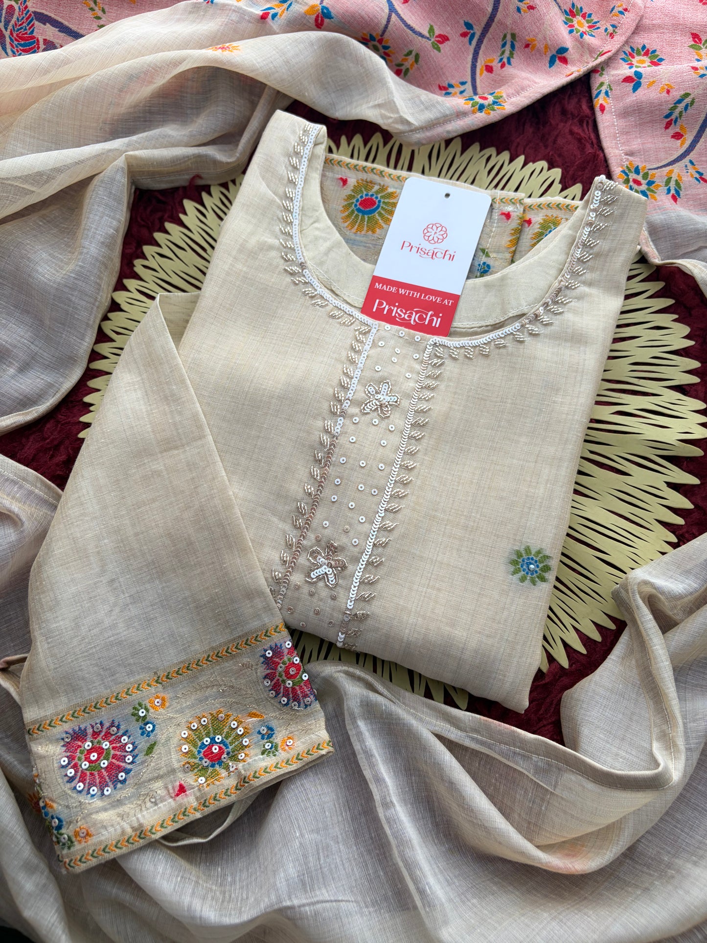 Off White Ethnic embroidered kurta set with dupatta